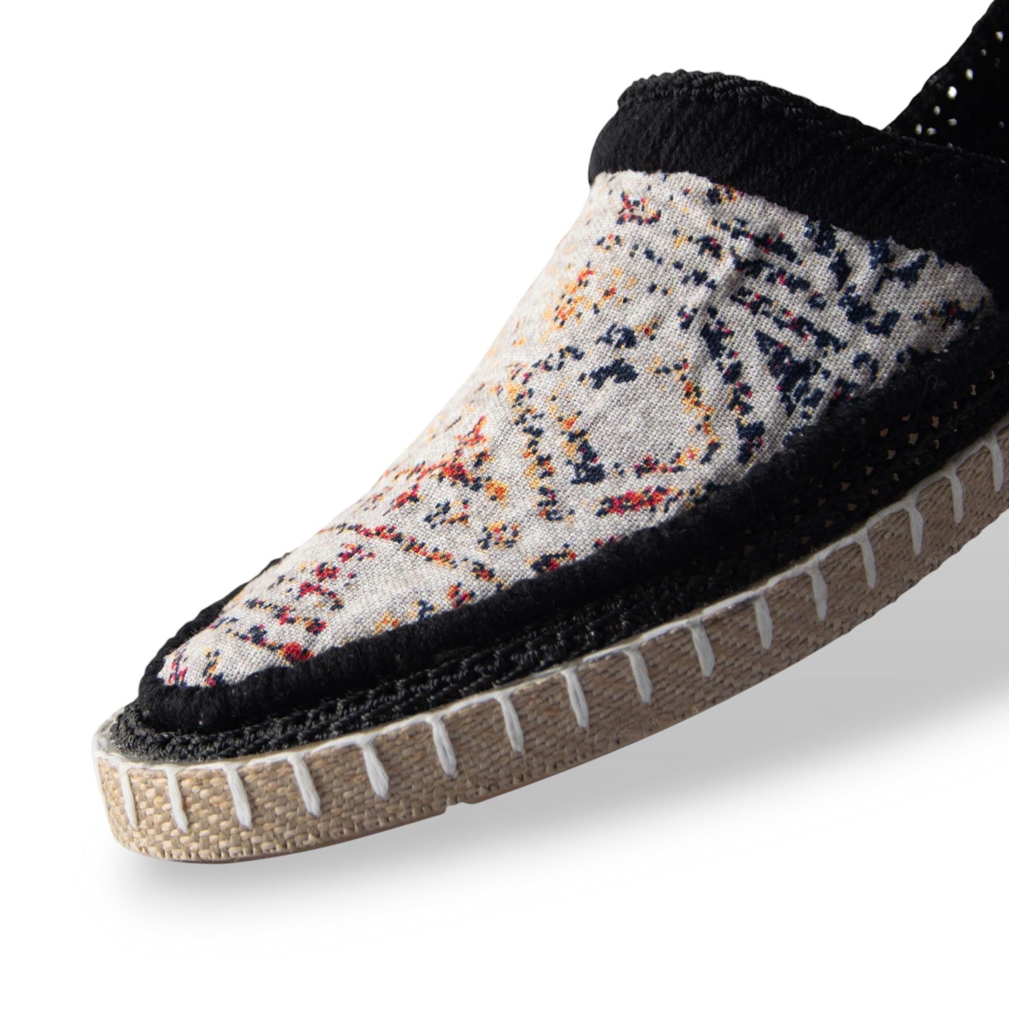 Handmade Persian Shoes GIVEH | ABRAHAM XERXES (Novelle)<a href="https://www.etsy.com/listing/4297821678/handmade-persian-shoes-gi" target="_blank" style="background:#000;color:#fff;padding:10px 20px;text-decoration:none;border-radius:6px;">Buy on Etsy</a>