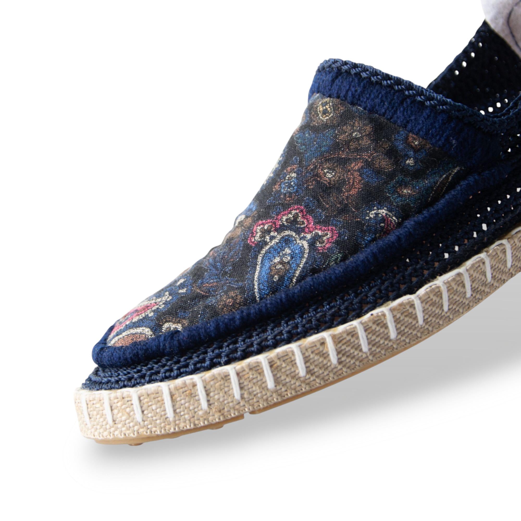 Handmade Persian Shoes GIVEH | ABRAHAM XERXES (Avenir)<a href="https://www.etsy.com/listing/4298333355/handmade-persian-shoes-giv" target="_blank" style="background:#000;color:#fff;padding:10px 20px;text-decoration:none;border-radius:6px;">Buy on Etsy</a>