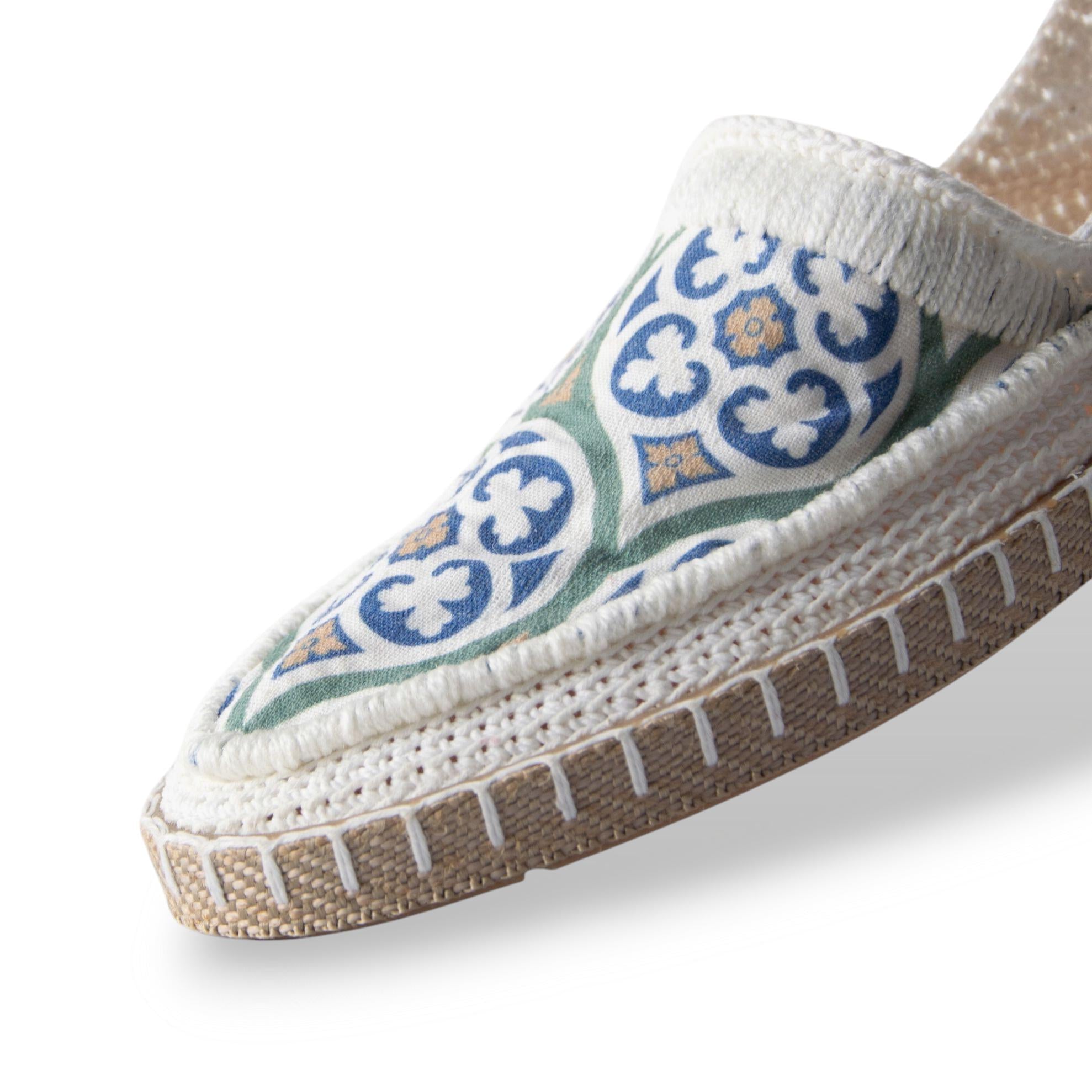 Handmade Persian Shoes GIVEH | ABRAHAM XERXES (Solace)<a href="https://www.etsy.com/listing/4298318574/handmade-persian-shoes-giv" target="_blank" style="background:#000;color:#fff;padding:10px 20px;text-decoration:none;border-radius:6px;">Buy on Etsy</a>