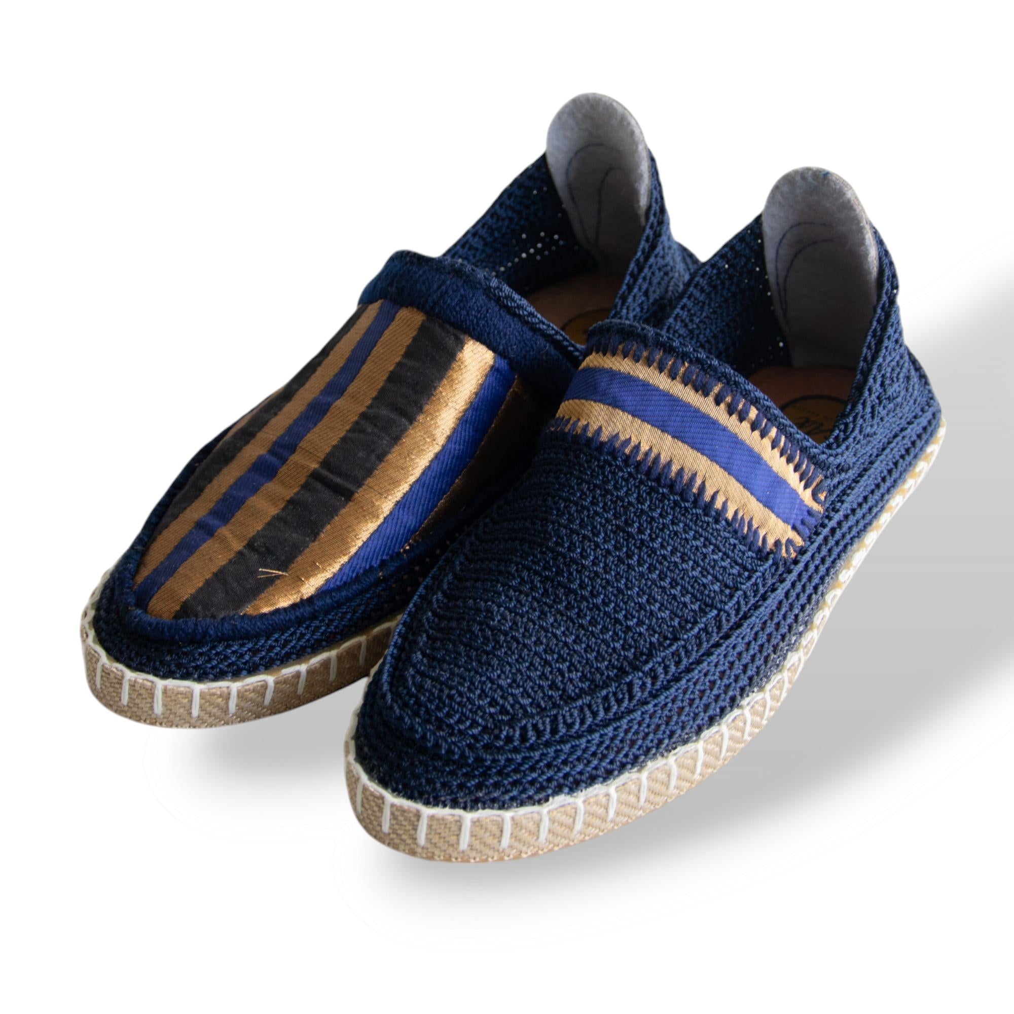 Handmade Persian Shoes GIVEH | ABRAHAM XERXES (Meridian)<a href="https://www.etsy.com/listing/4298322926/handmade-persian-shoes-g" target="_blank" style="background:#000;color:#fff;padding:10px 20px;text-decoration:none;border-radius:6px;">Buy on Etsy</a>