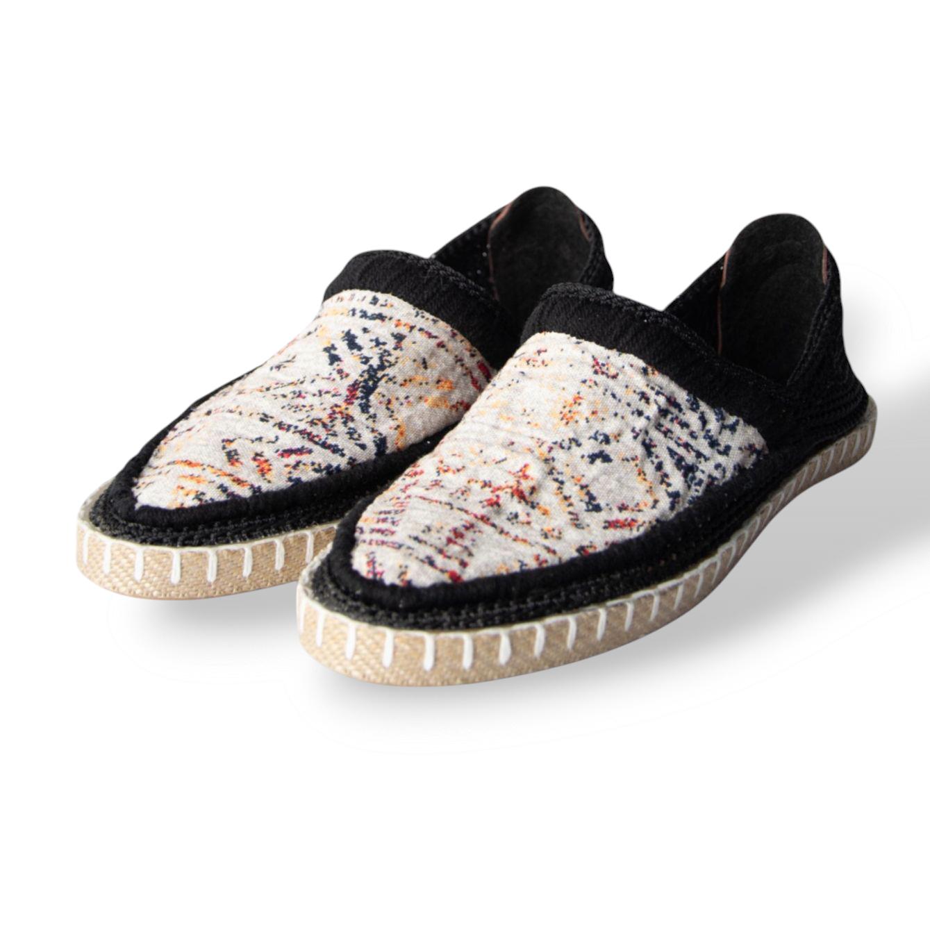 Handmade Persian Shoes GIVEH | ABRAHAM XERXES (Novelle)<a href="https://www.etsy.com/listing/4297821678/handmade-persian-shoes-gi" target="_blank" style="background:#000;color:#fff;padding:10px 20px;text-decoration:none;border-radius:6px;">Buy on Etsy</a>