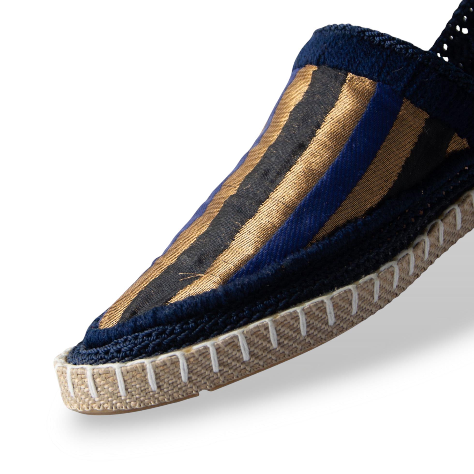 Handmade Persian Shoes GIVEH | ABRAHAM XERXES (Meridian)<a href="https://www.etsy.com/listing/4298322926/handmade-persian-shoes-g" target="_blank" style="background:#000;color:#fff;padding:10px 20px;text-decoration:none;border-radius:6px;">Buy on Etsy</a>
