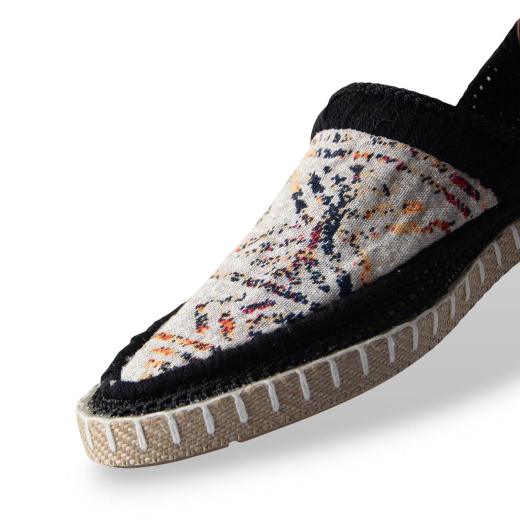 Handmade Persian Shoes GIVEH | ABRAHAM XERXES (Novelle)<a href="https://www.etsy.com/listing/4297821678/handmade-persian-shoes-gi" target="_blank" style="background:#000;color:#fff;padding:10px 20px;text-decoration:none;border-radius:6px;">Buy on Etsy</a>