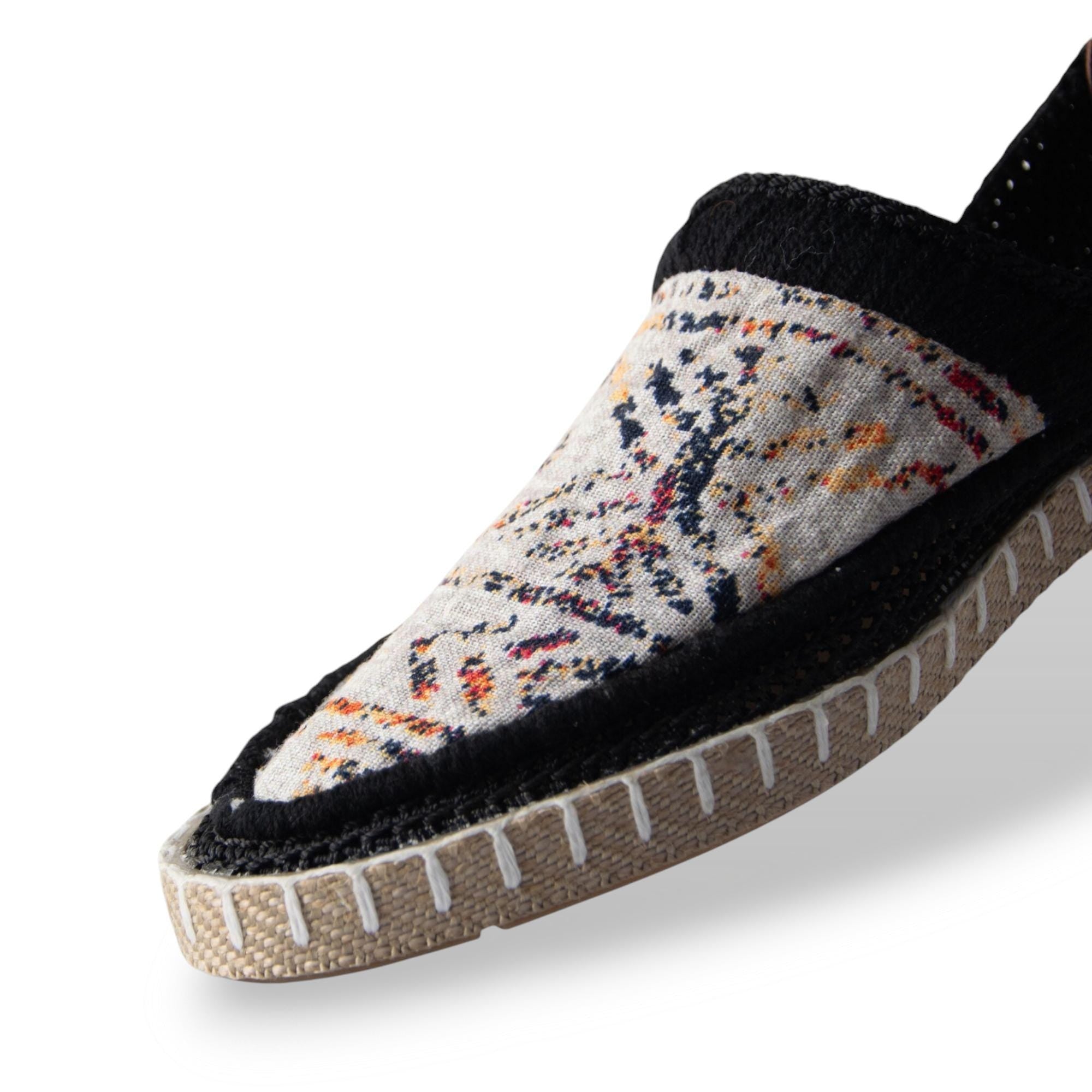 Handmade Persian Shoes GIVEH | ABRAHAM XERXES (Novelle)<a href="https://www.etsy.com/listing/4297821678/handmade-persian-shoes-gi" target="_blank" style="background:#000;color:#fff;padding:10px 20px;text-decoration:none;border-radius:6px;">Buy on Etsy</a>